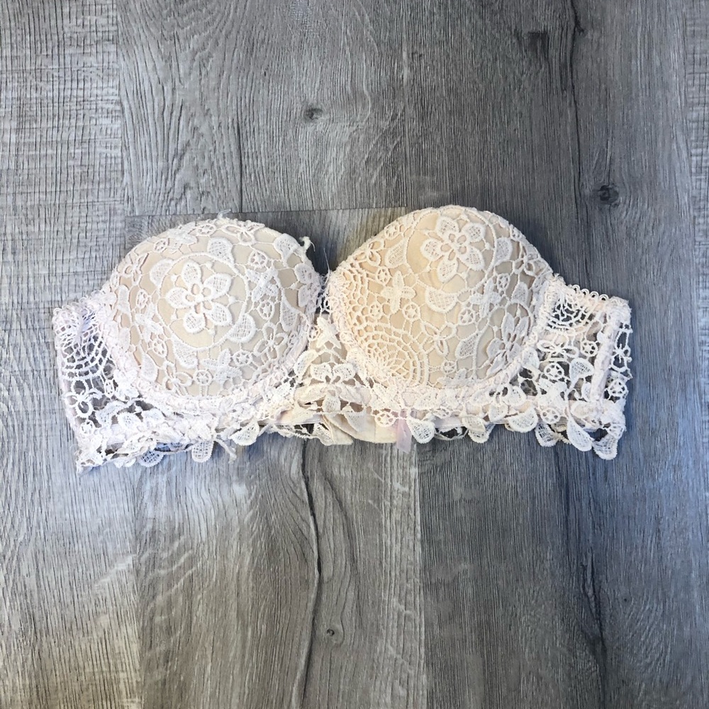⭐️2 FOR 5⭐️White lace strapless bra